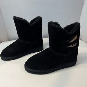 NEW Pawz by Bearpaw Women’s Faux Fur Lined Classic
Black Suede Toggle Boots Sz 8